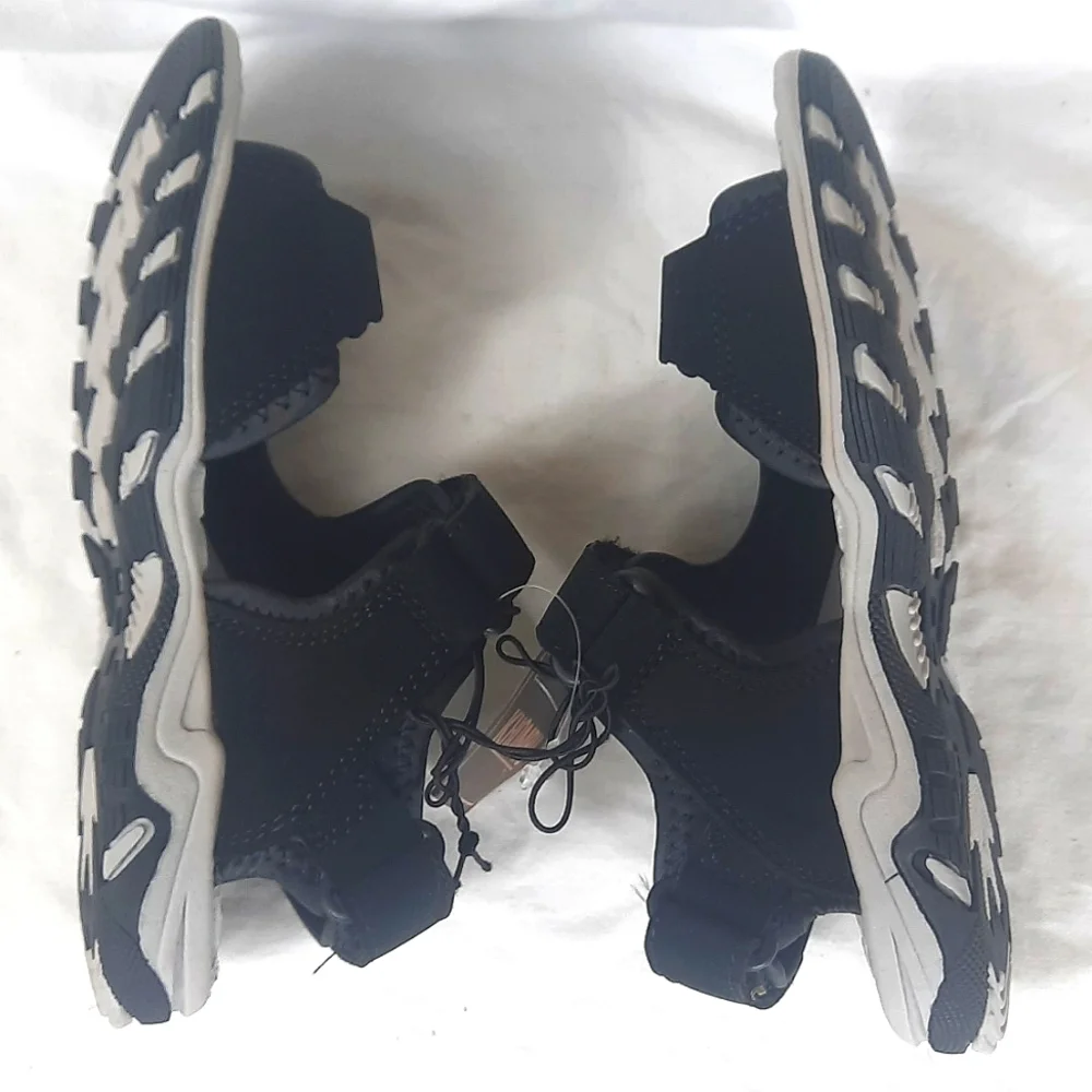 Khombu Brady Sandals Kids Size 1 M Black Suede New With Tag